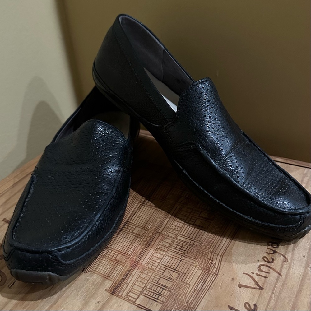 UGG men’s black loafers in size 10